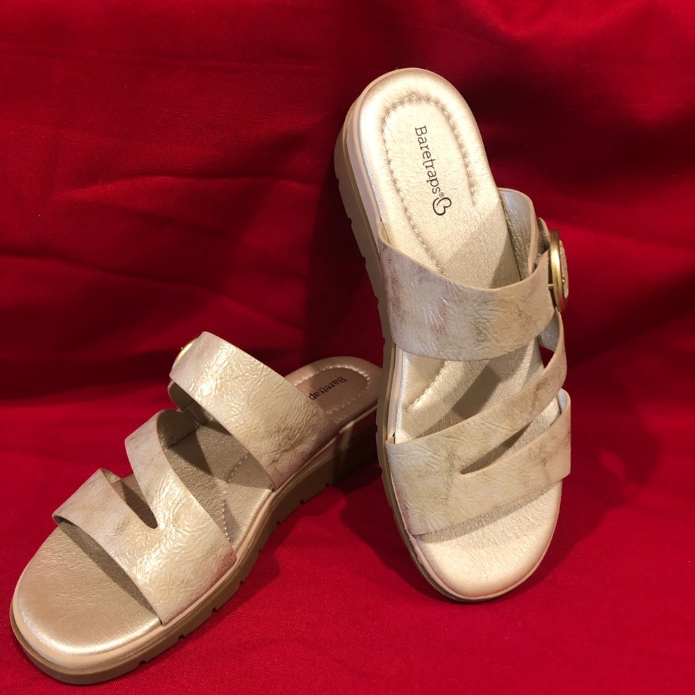 Bare traps sandals